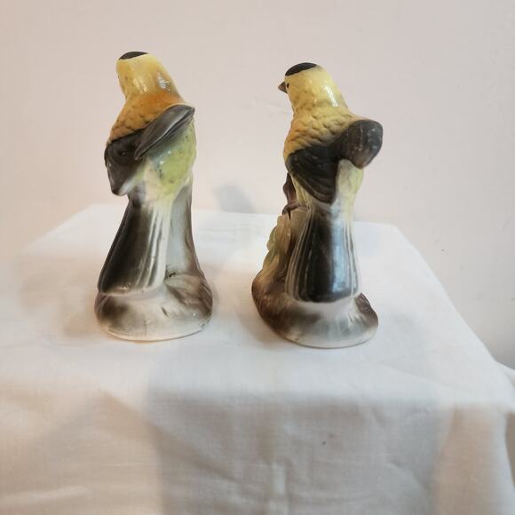 Pair Vintage Japan Gold Finch Bird Figurines Hand Painted Ceramic - Picture 2 of 8